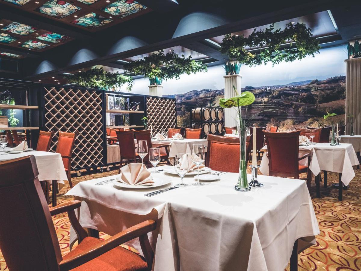 Fine dining at the Park restaurant