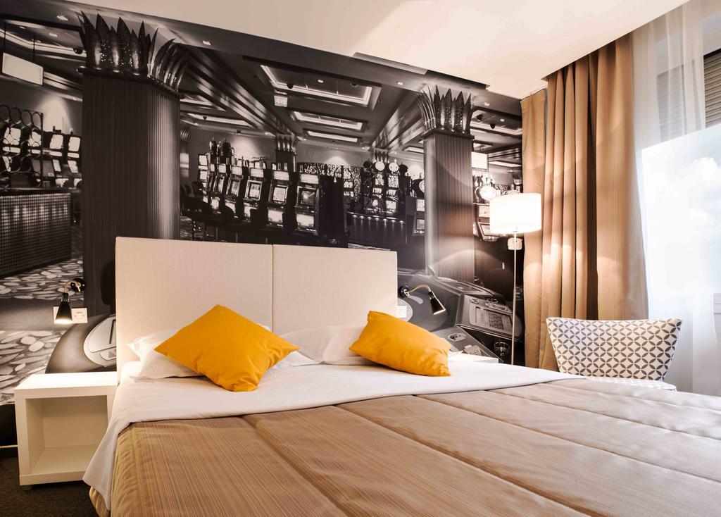 A modern hotel room at Park