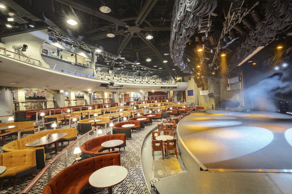 A live concert on stage at Perla